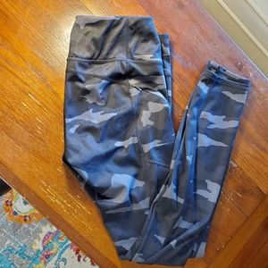 Athleta contender camo leggings MT
